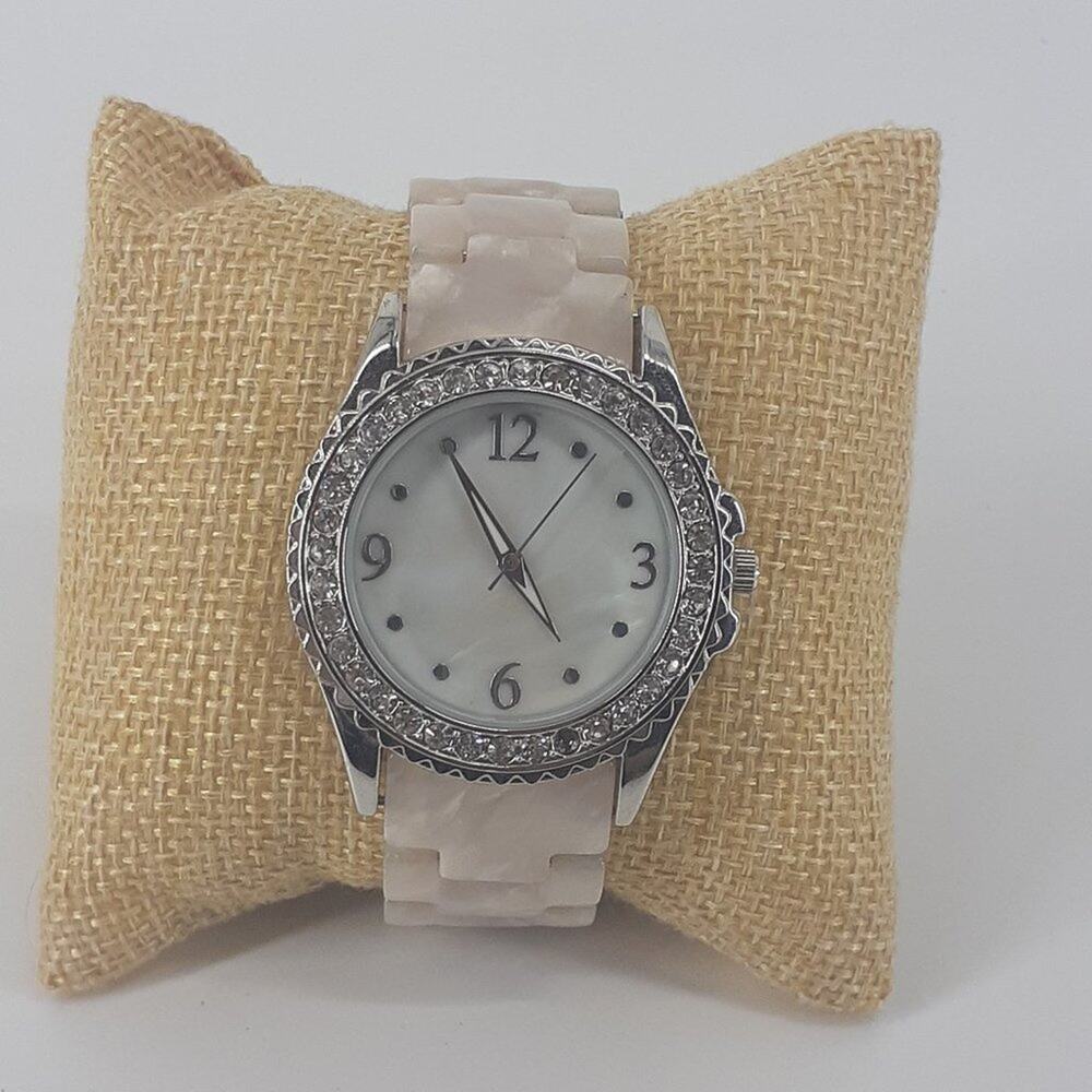 Geneva White Faux Mother of Pearl Wristwatch Casual Japan Movement Fashion